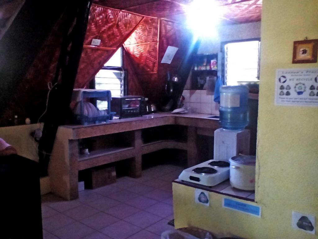 Lennon'S Place Backpacker Hostel Panglao Room photo