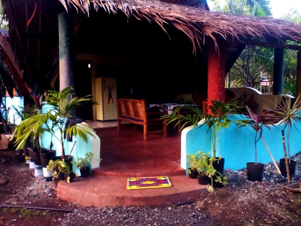 Lennon'S Place Backpacker Hostel Panglao Exterior photo